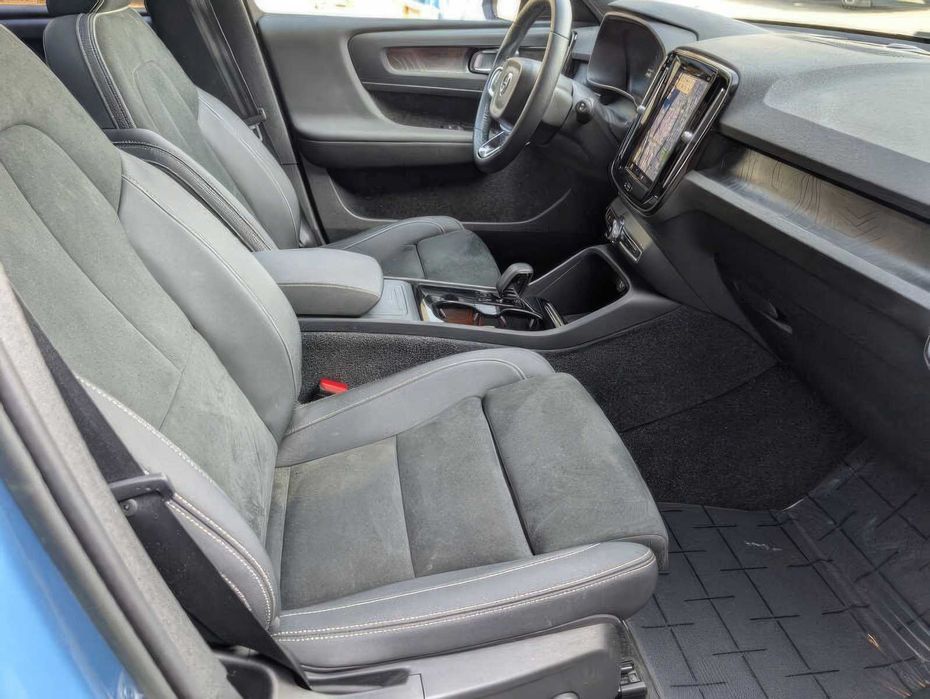 Volvo XC40      2023