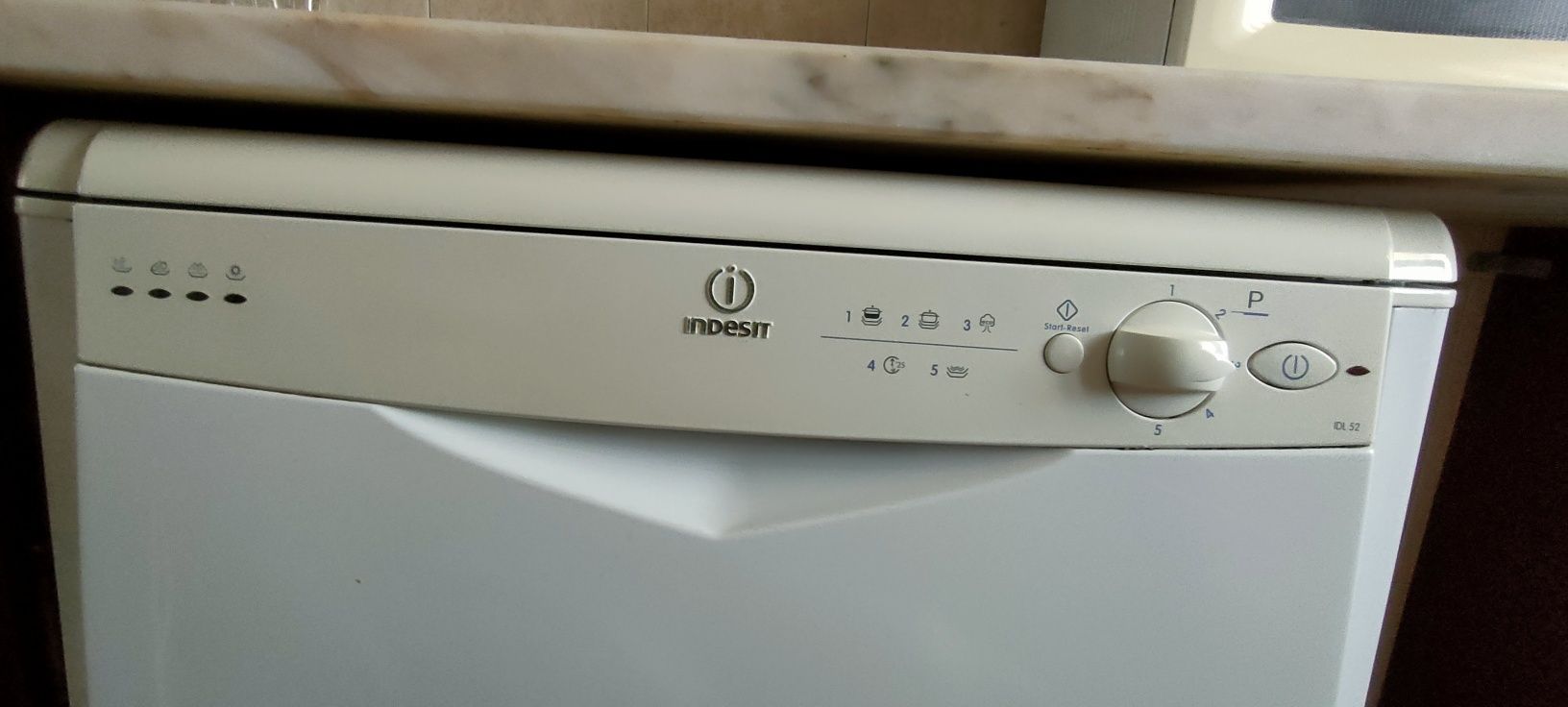 Máquina de lavar loiça Indesit IDL-52