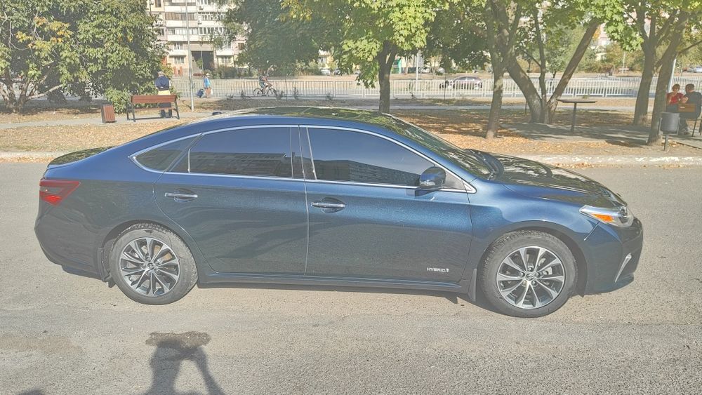 Продам Tyota Avalon ГИБРИД 2016года..
