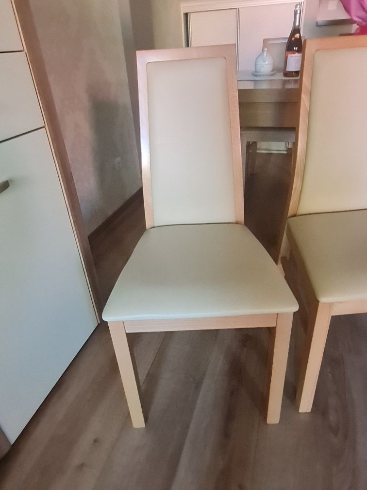 Krzesla. Drewno. 6 sztuk