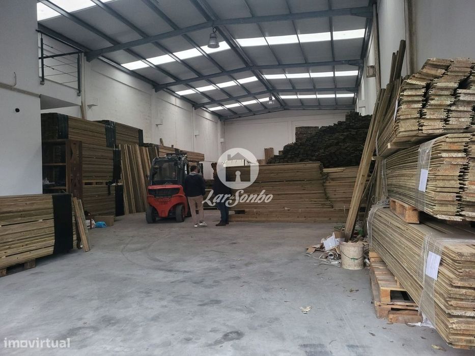 Armazém de 524m2 em Árvore, Vila do Conde