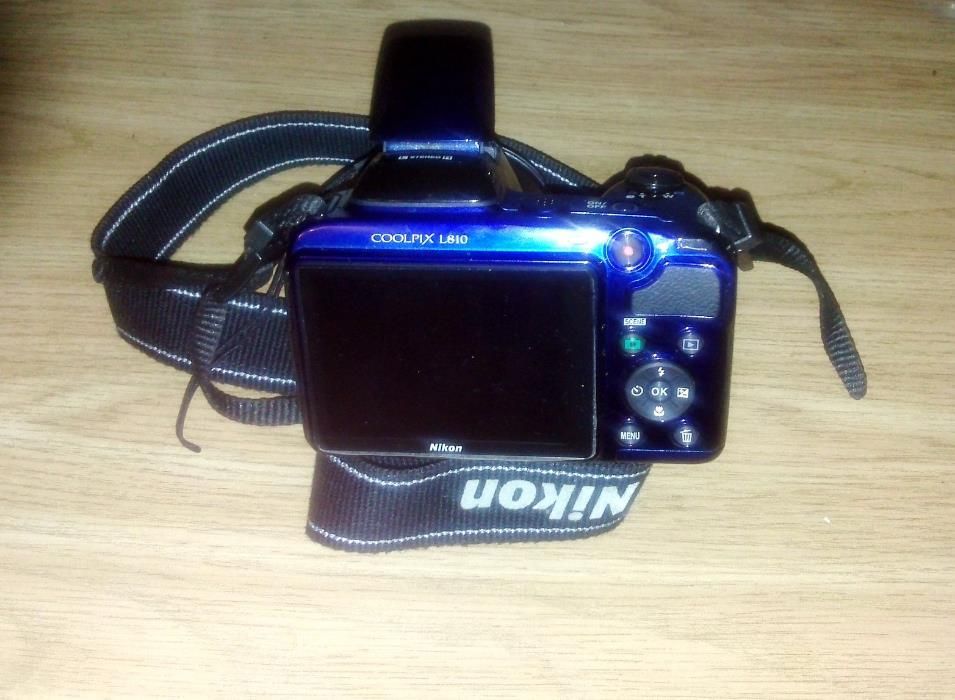 Цифровой фотоаппарат Nikon Coolpix L810 с сумкой без дефектов