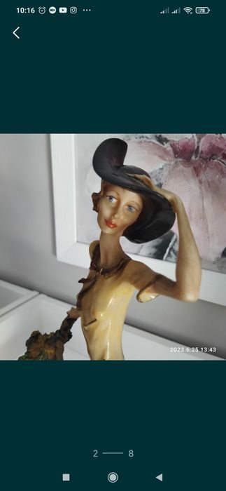 Estatueta senhora na bicicleta