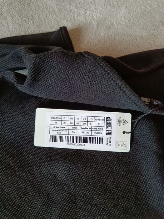 Nowa mała Czarna sukienka