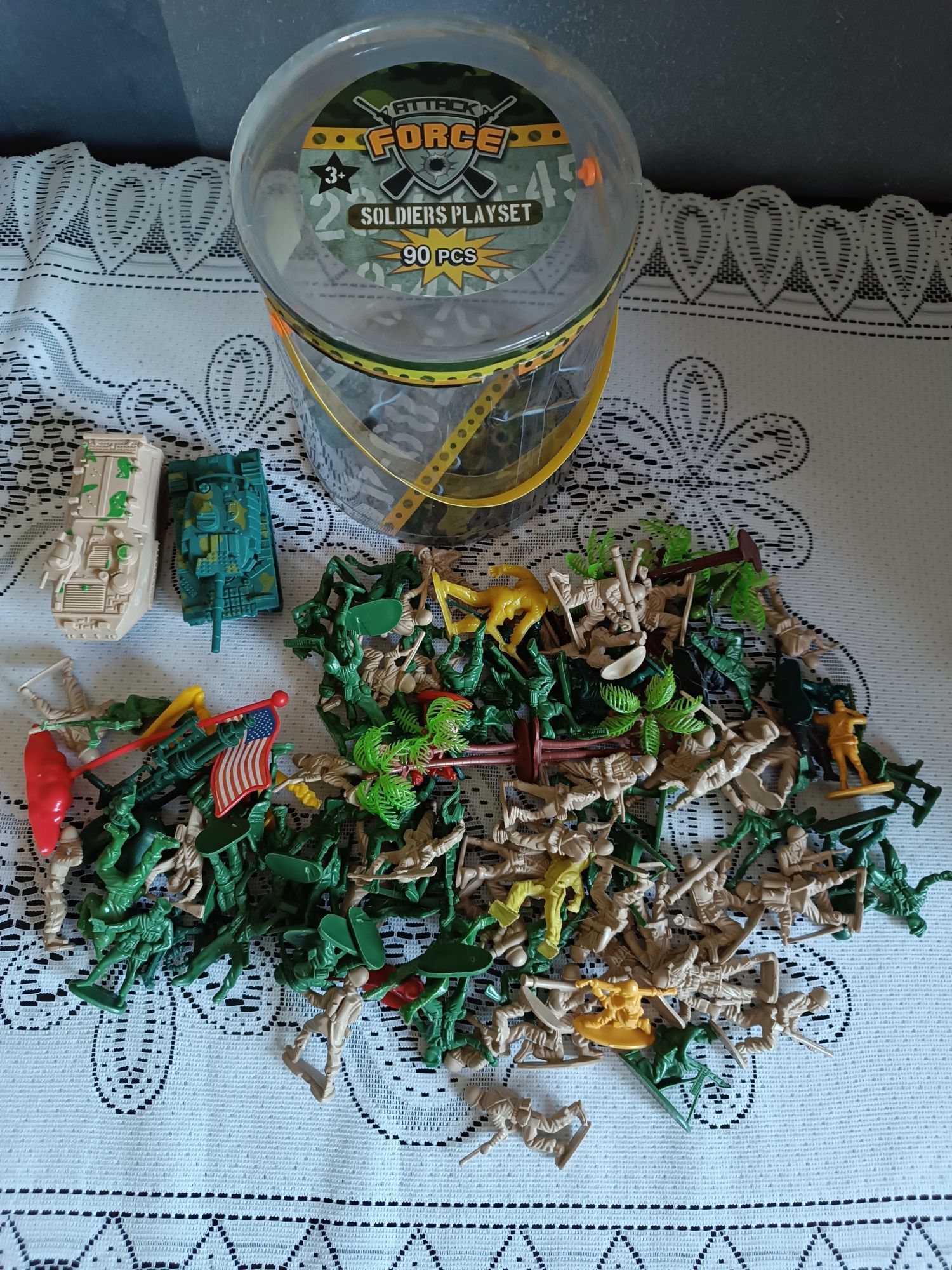 Żołnierzyki, wojsko, zestaw w wiaderku