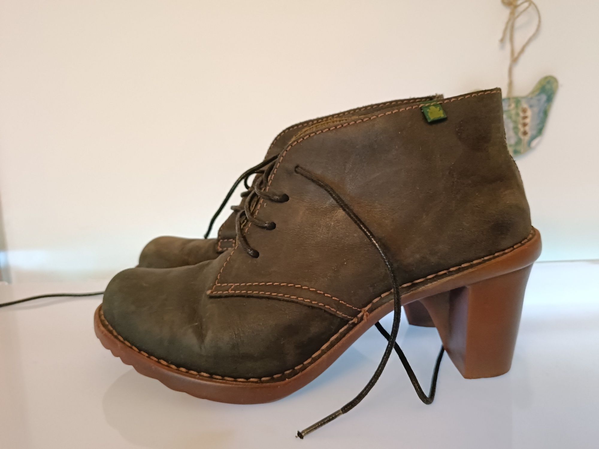 El naturalista 38 czarne buty na obcasie