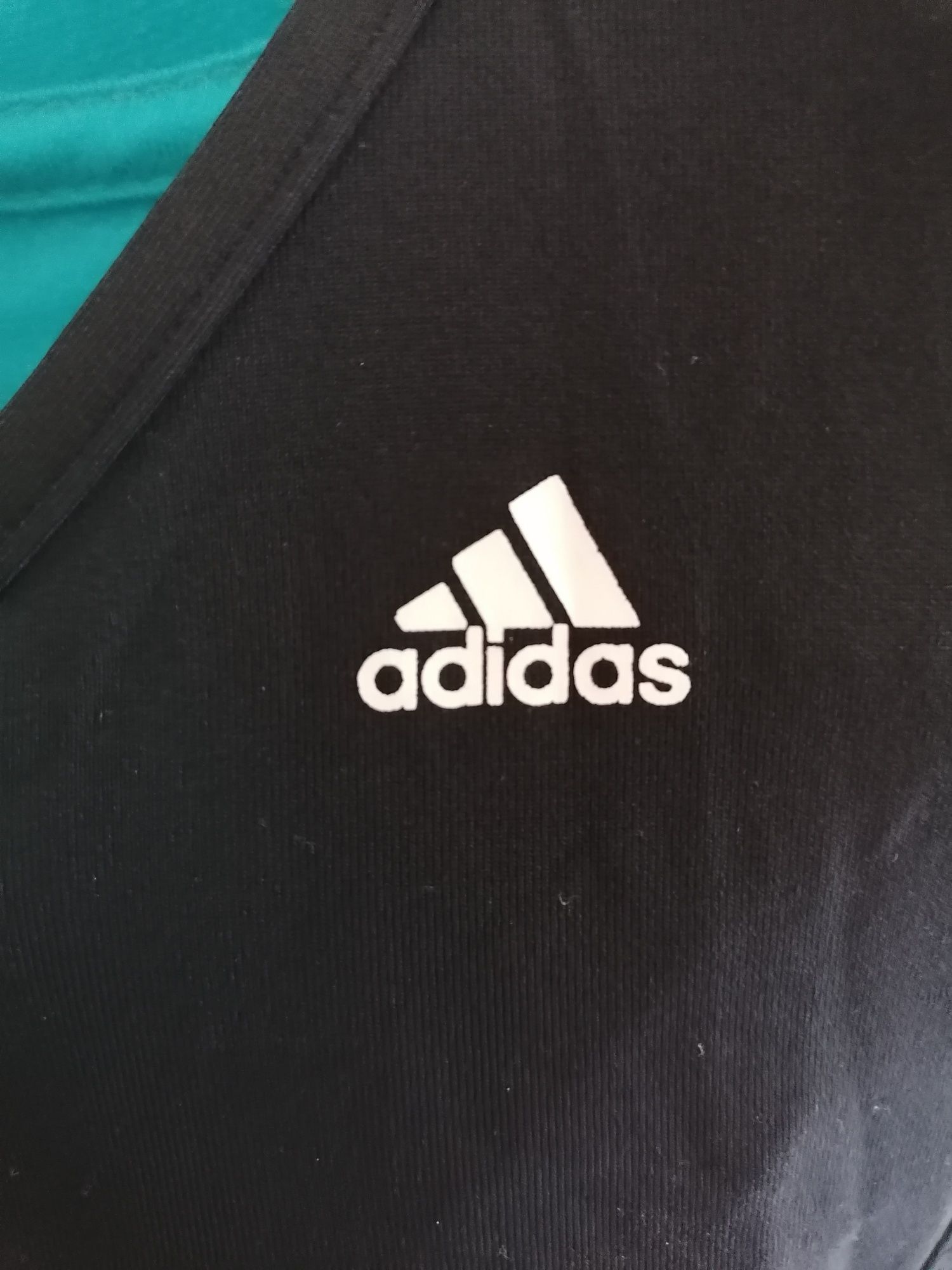 Top Desportivo preto Adidas tam. 36 ou S