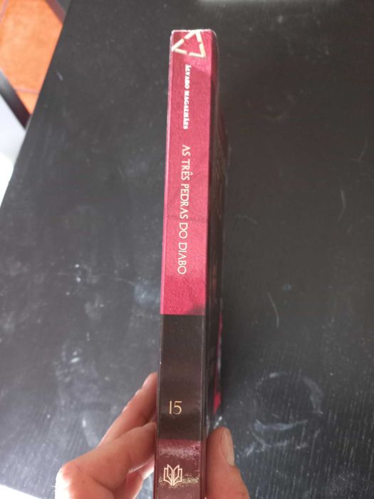 Triângulo Jota - As Três Pedras do Diabo