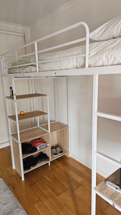 Cama alta com secretária e tomadas 90 × 200 branca c/colchão,como nova