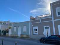Casa bi-familiar toda renovada no centro