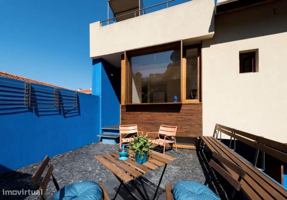 Quarto - localizado em Santo Ildefonso Porto