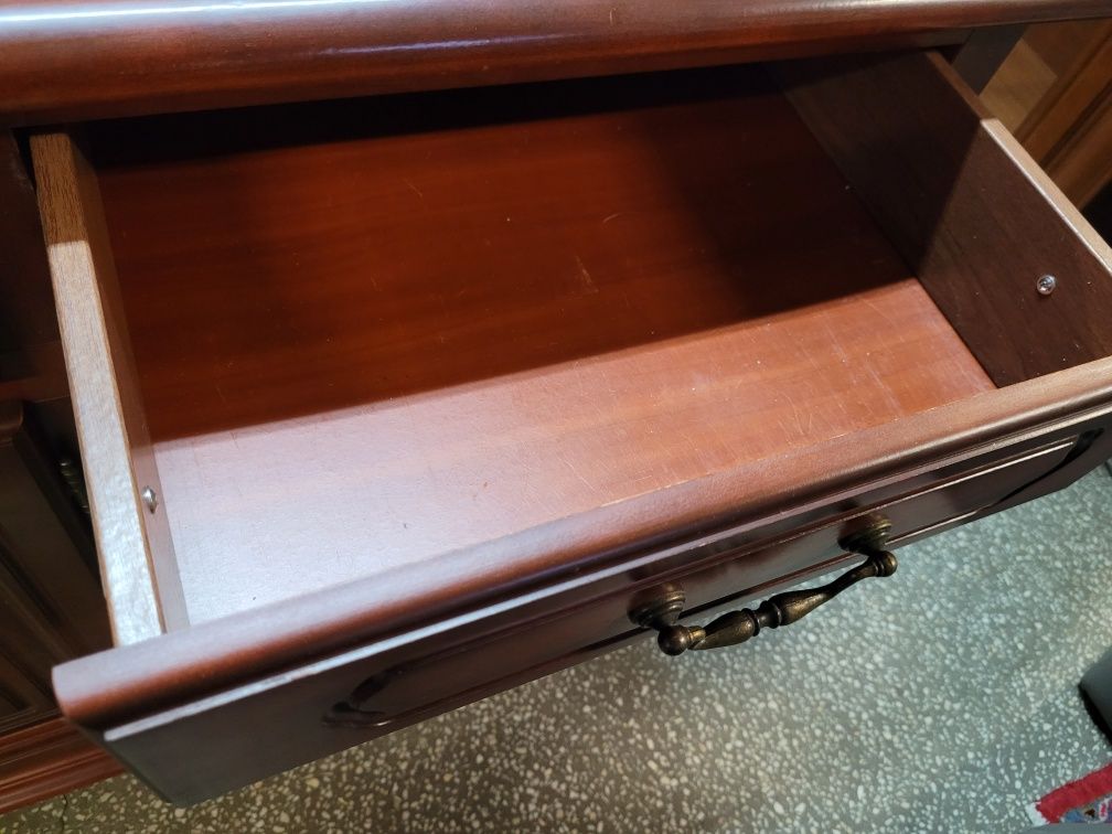 Komoda orzech w mahoń 156 długa