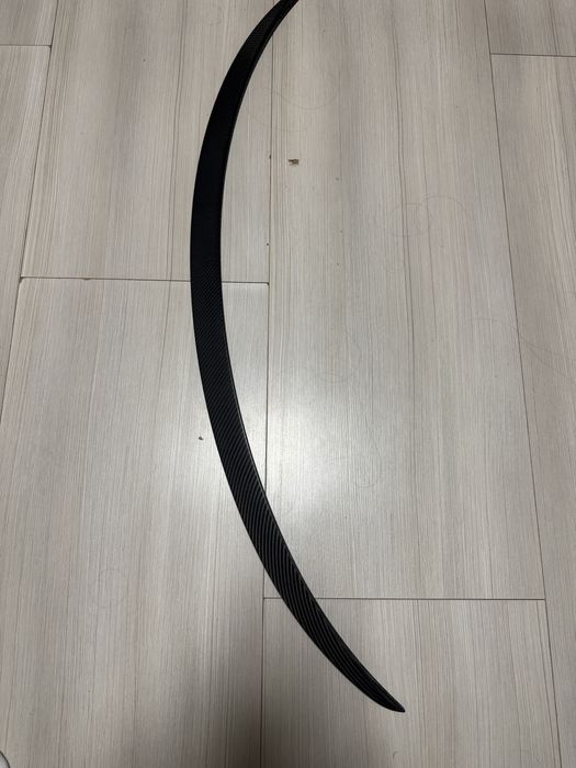 Сполер карбон на теслу 3