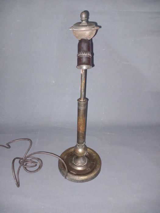 Antyczna lampa stara