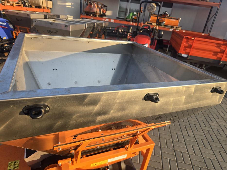 Posysptarki piasku i soli z podajnikiem taśmowym Kwasówka