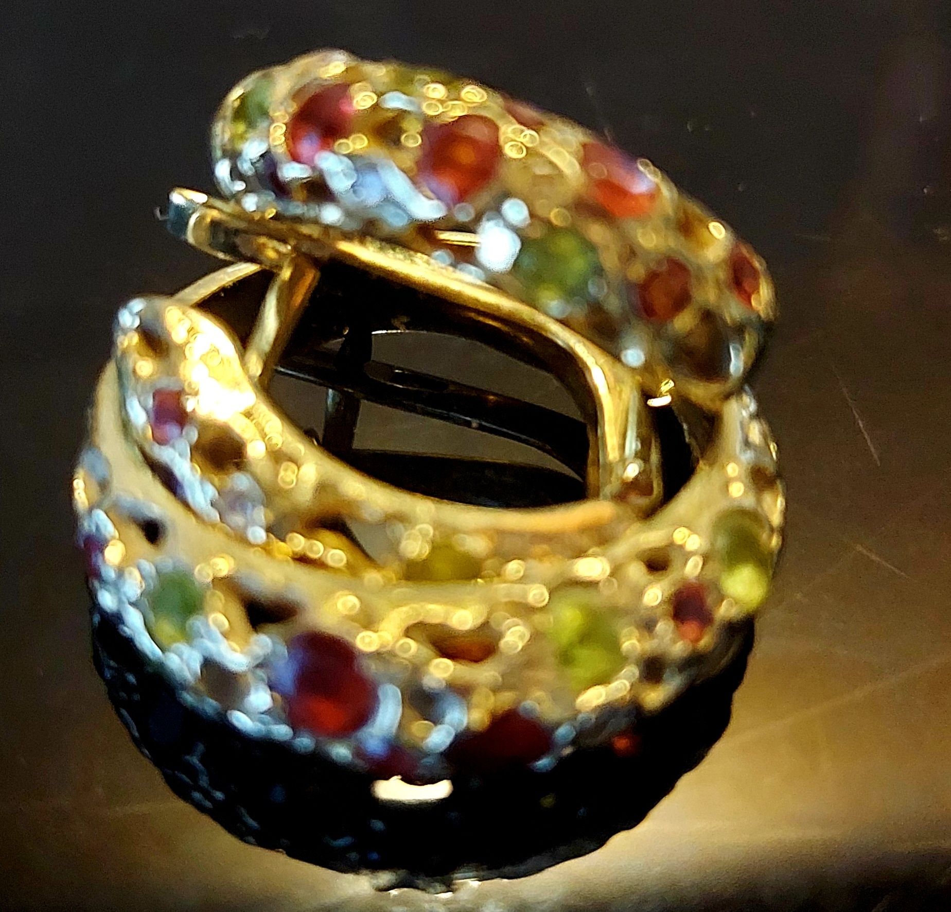 Золотой набор с гранатами и хризолитами кольцо и серьги 585 пр 8,7 гр