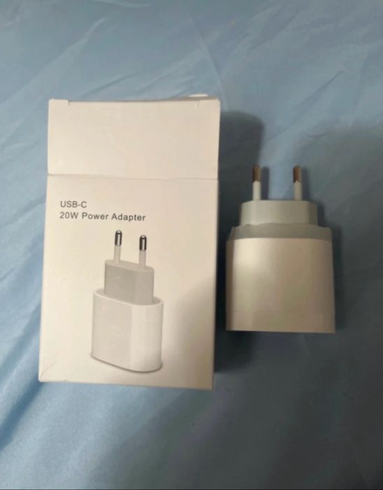 USB-C 20W power adapter