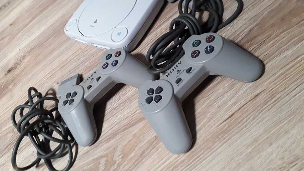 konsola Playstation PSX One - 2 pady +gra