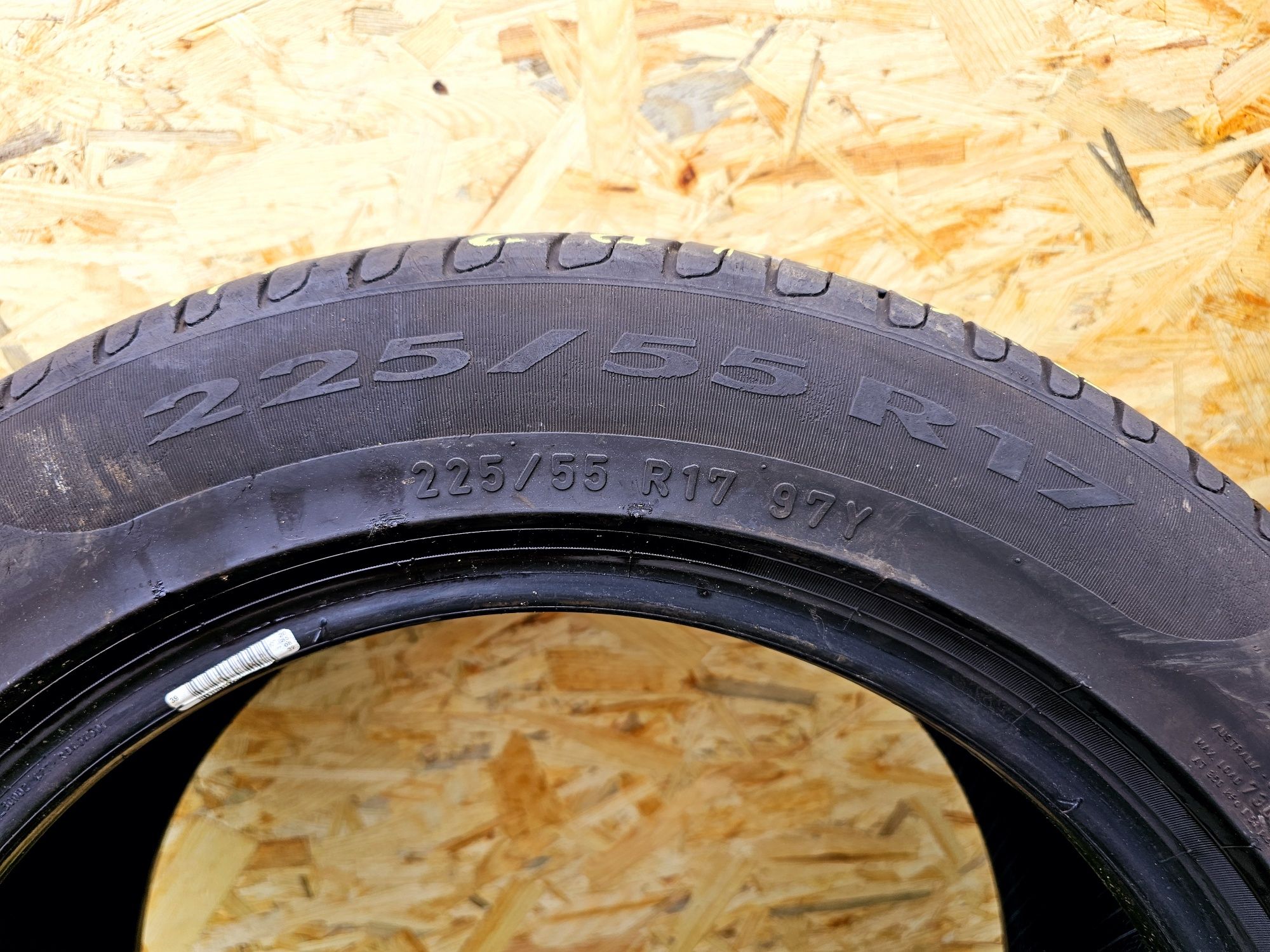 BDB Stan!!  225/55 r17 Pirelli Cinturato P7. 3017