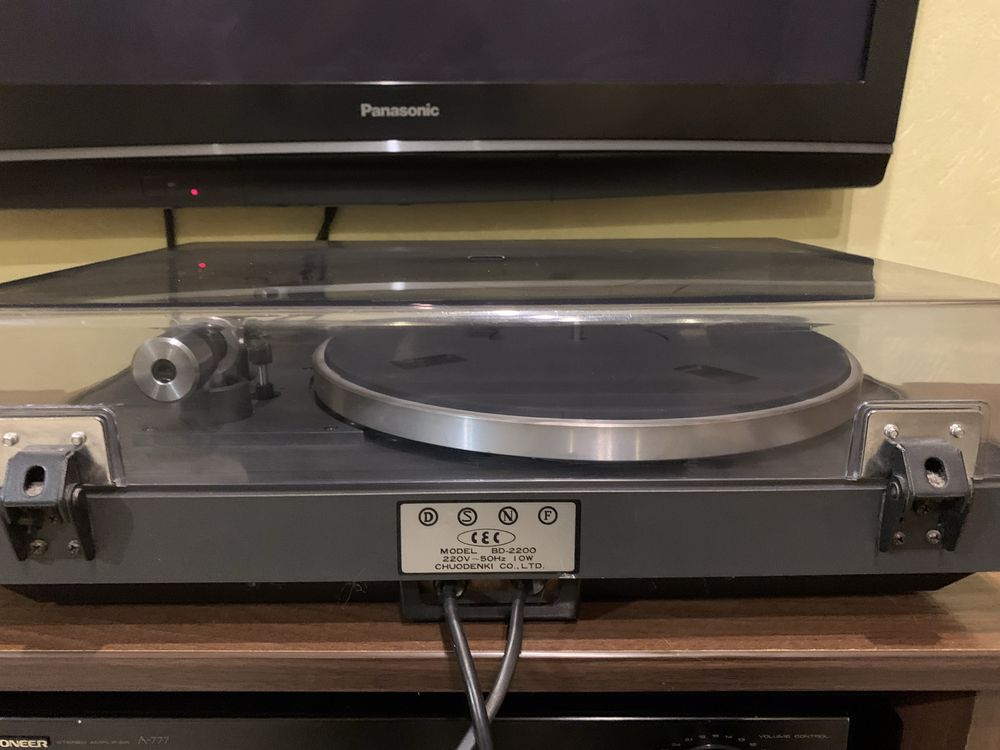 Програвач вінілових платівок CEC (Visionik) HI-FI Turntable