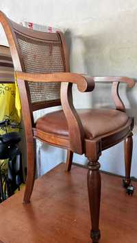 Cadeira de secretaria em Madeira de Cerejeira