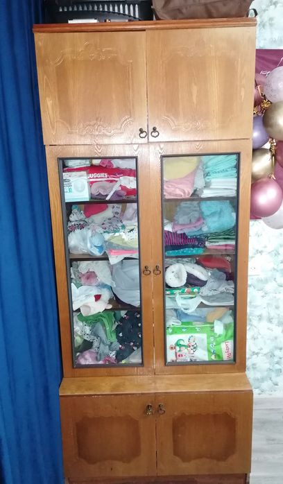 Віддам старий сервант