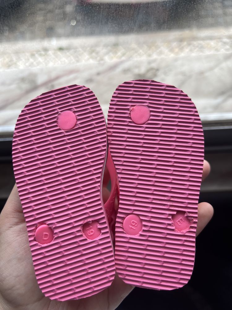 Havaianas bebê rosa