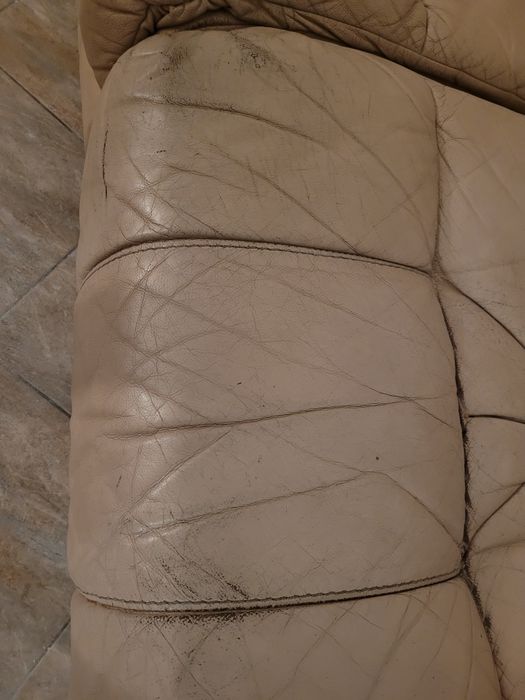 Sofá beige chateau d'Ax