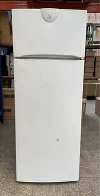 Lodówka Indesit wys. 140 cm, szer. 55 cm