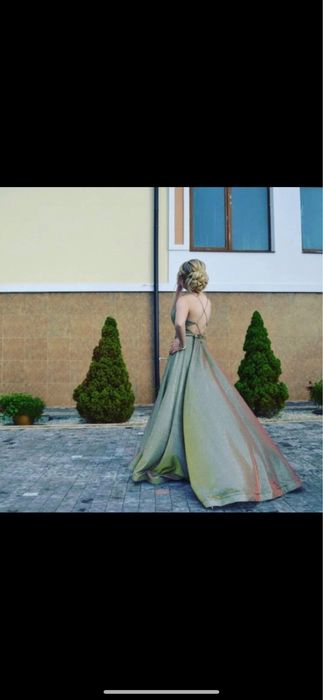 Вечірня елегантна сукня