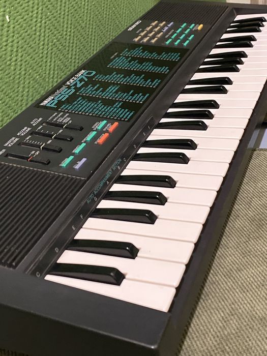 Yamaha PSS-270 — вінтажний синтезатор із 80-х