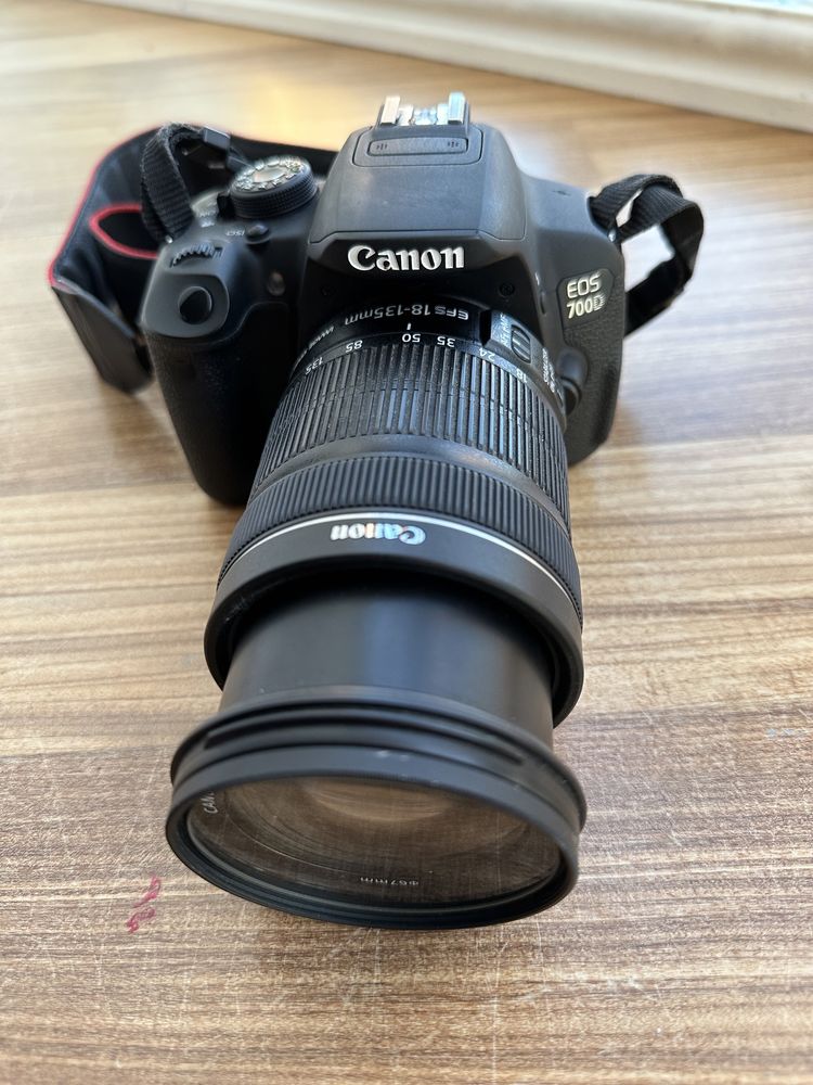 Дзеркальний фотоапарат Canon EOS 700D kit (18-135mm) EF-S IS STM