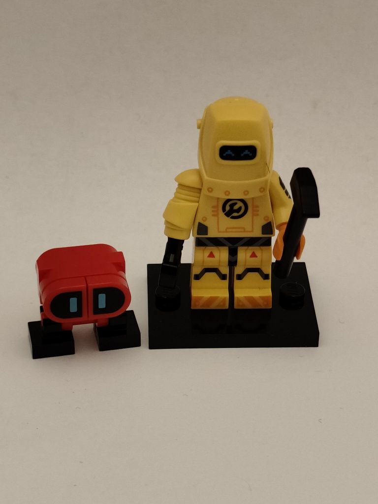 Minifigurka LEGO CMF 22 Robót serwisowy