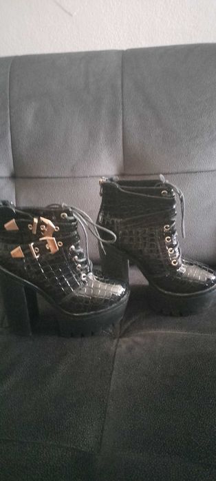 Botas tamanho 39