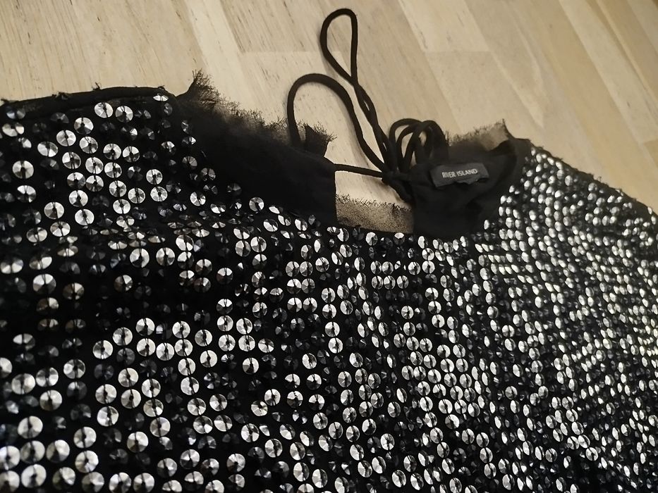 Sukienka z cekinami