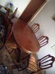 Vende-se mesa oval