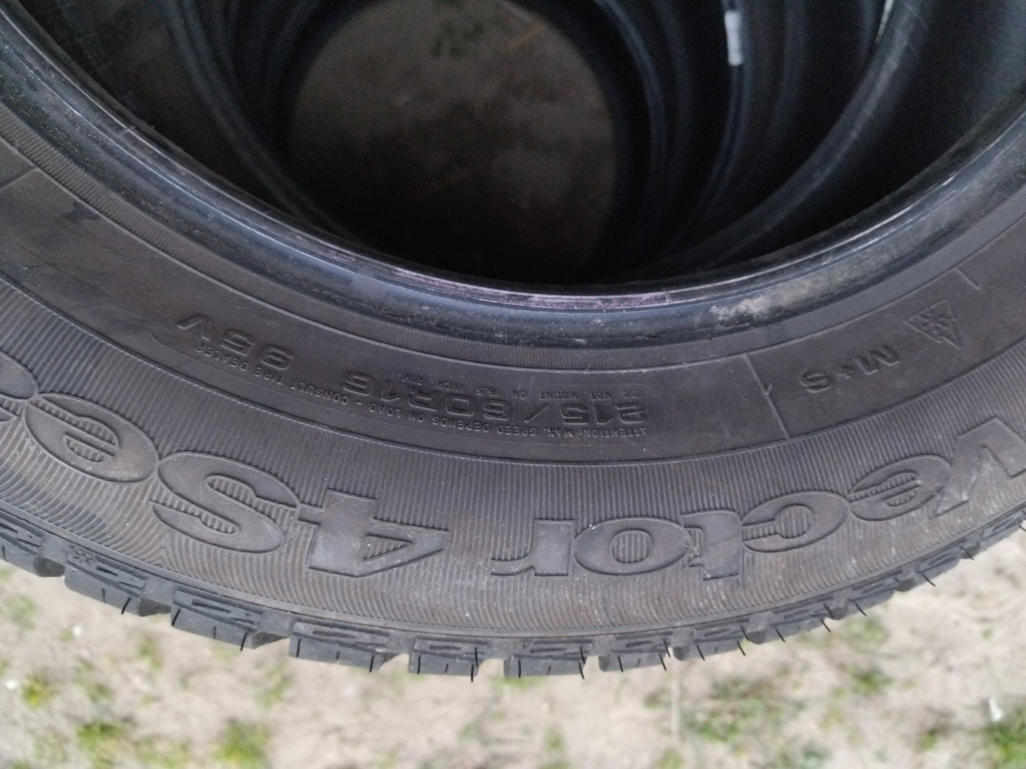 Opony wielosezonowe 215/60R16 Goodyear