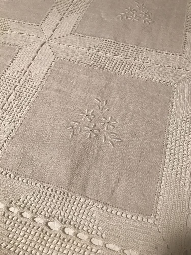 Toalha de mesa em linho renda e bordado a mao