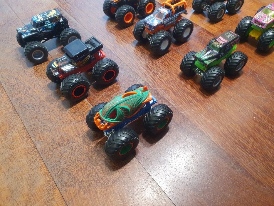 Zestaw Hot wheels Monster trucks 6szt z dodatkami 8szt wrex, Mattel in