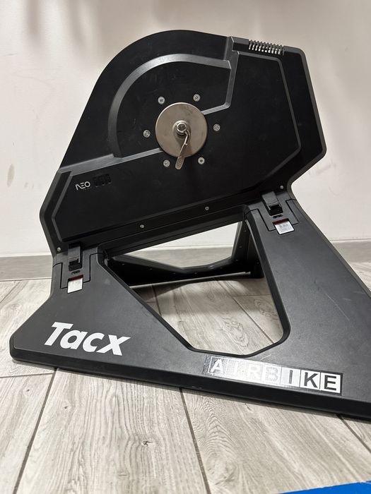 Trenażer Tacx NEO smart T2800 directdrive na kasetę