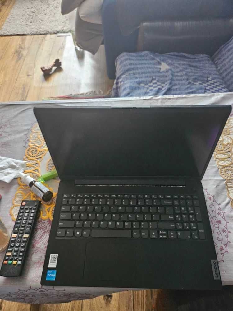 Laptop lenowo  uszkodzony