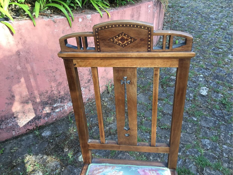 Cadeira antiga totalmente restaurada