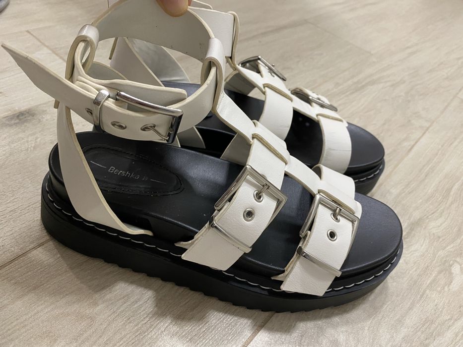 Босоніжки BERSHKA р.39