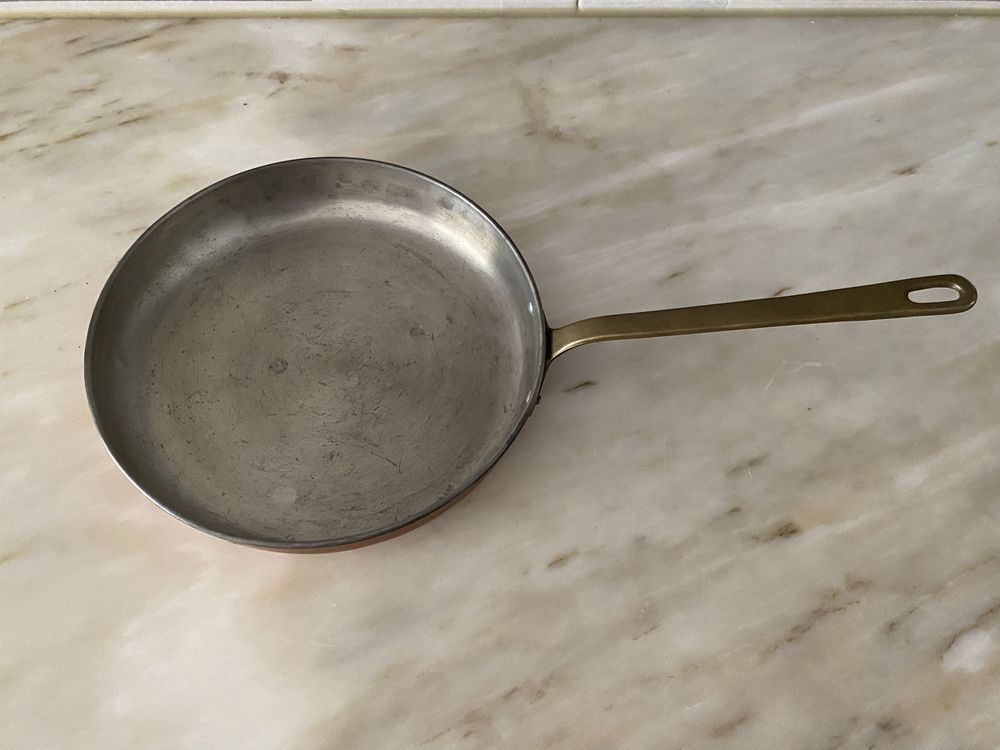 Frigideira cobre com asa de latão