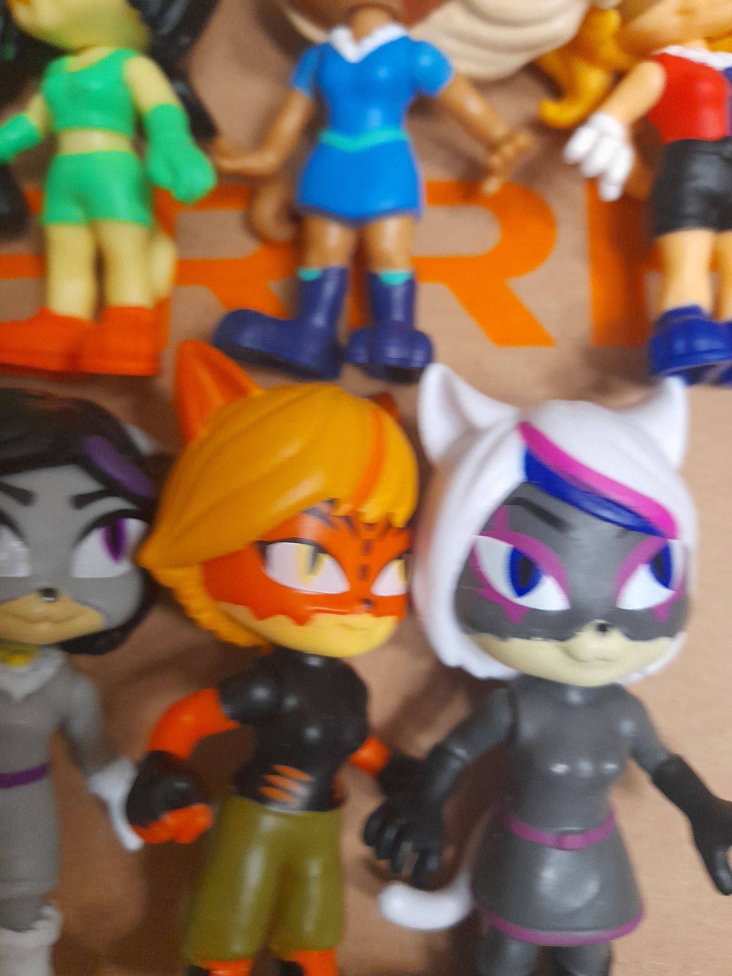 12 Bonecas flinx girls com carta original