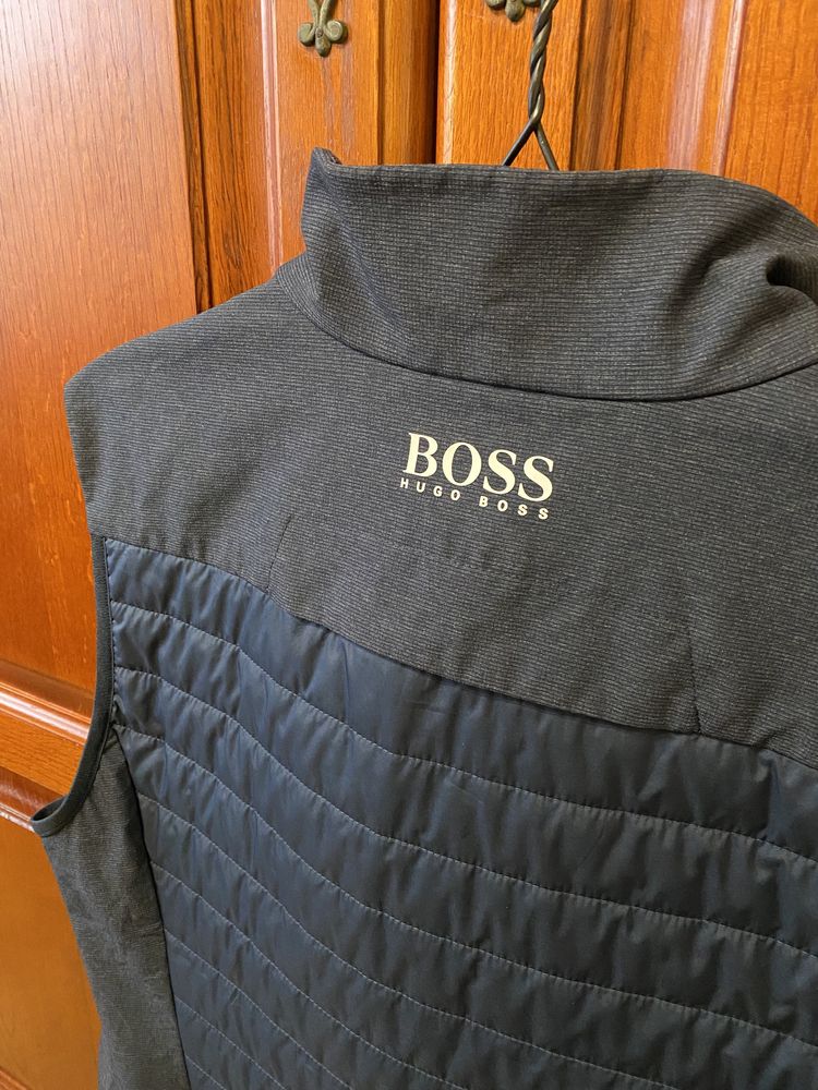 Жилетка Hugo Boss оригінал М armani ea7