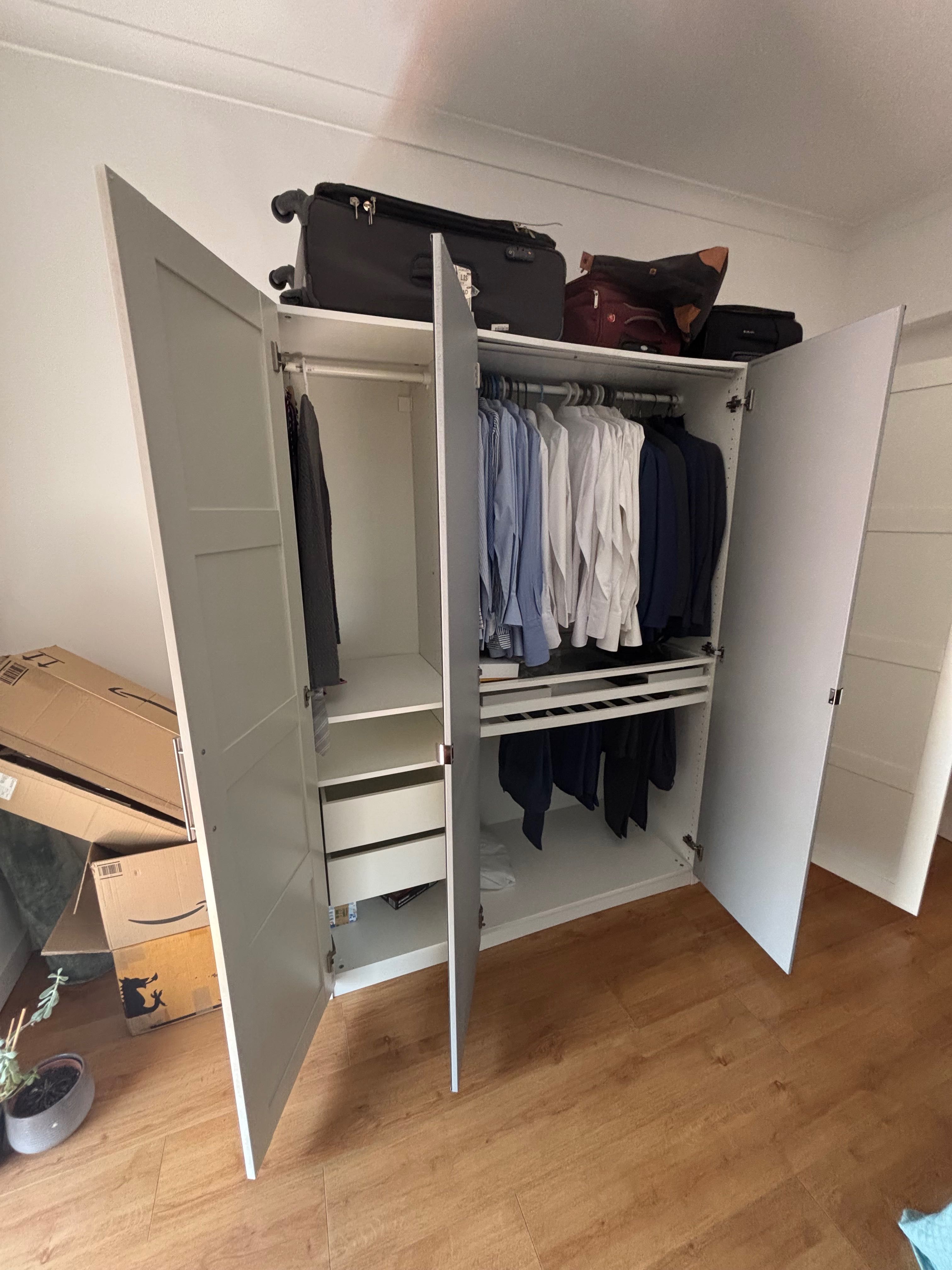Guarda-roupa Modular IKEA – 2 metros, quase novo!