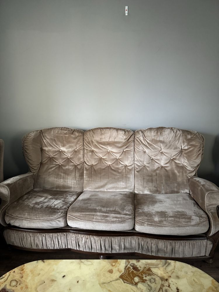Stylowa kanapa z fotelami