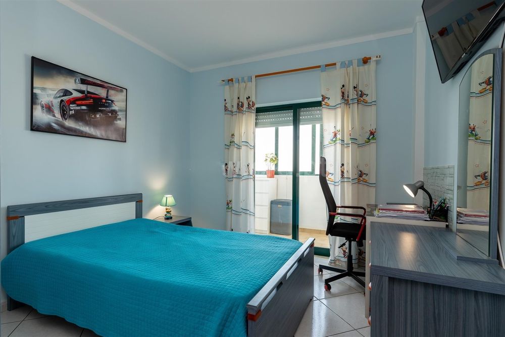Mobilia quarto de solteiro completo em bom estado