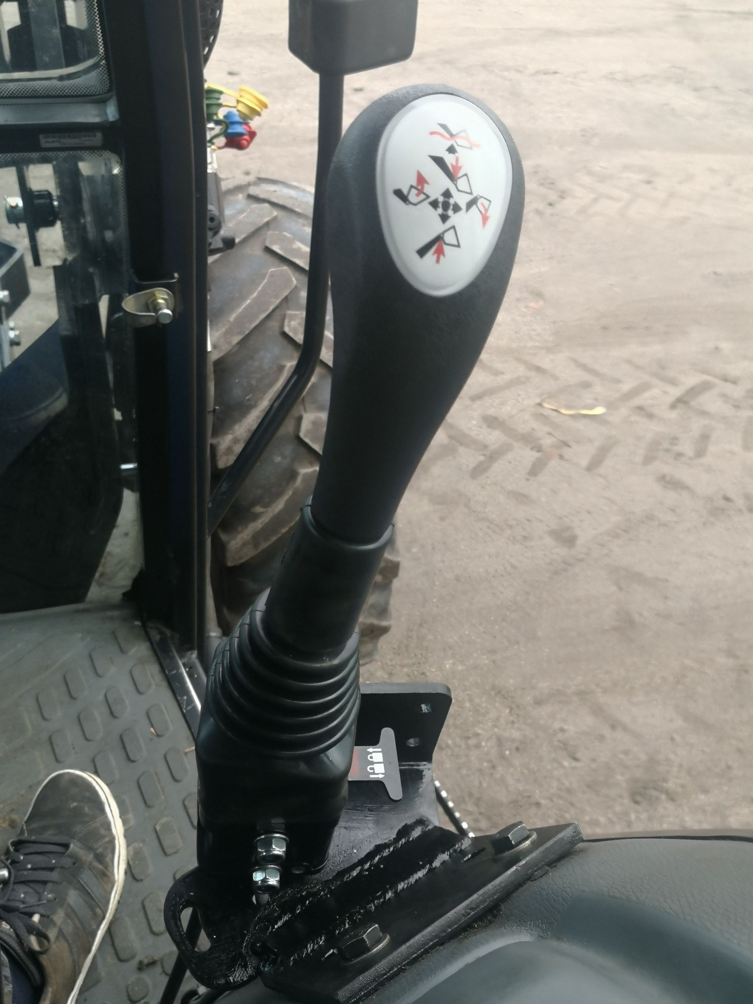 Ładowacz czołowy, tur Sonarol snr300 new holland